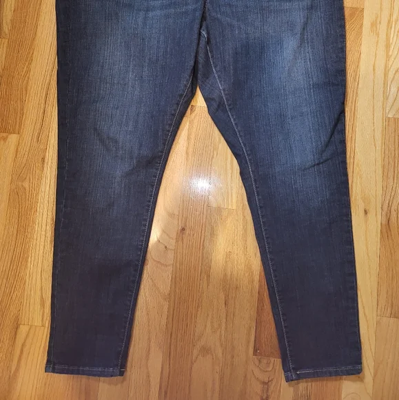 Levi shaping pull on super skinny sz 24w - Picture 3 of 3